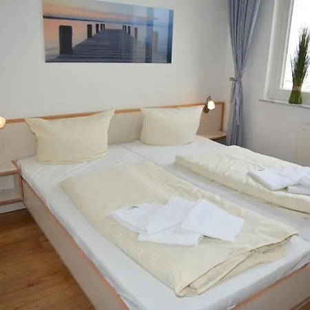 Strandhotel 15 * לבואה