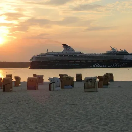 Strandhotel 15 *